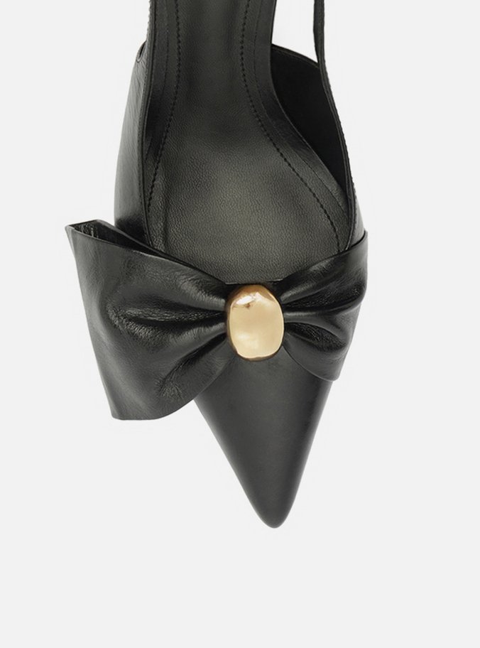 Scarpin Preto Couro Slingback Laço Metal