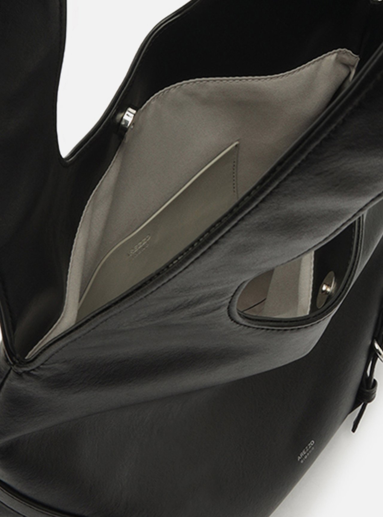 Bolsa Hobo Preta Grande Fivelas — foto 4
