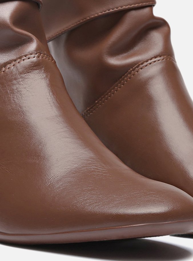 Bota Classic Couro New Coffee