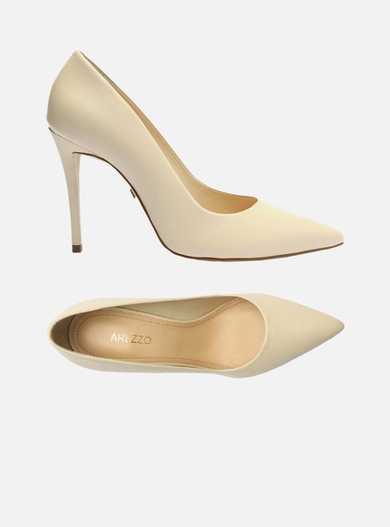 Scarpin Off-White Couro Salto Alto Fino Bico Fino