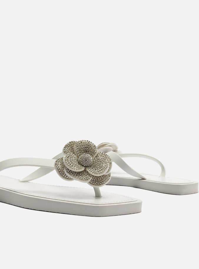 Chinelo de Dedo Branco Recouro Square Flor Strass