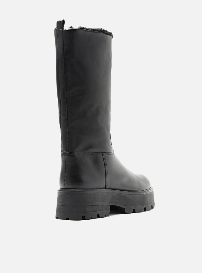 Bota Preta Couro Cano Médio Tratorada Riley