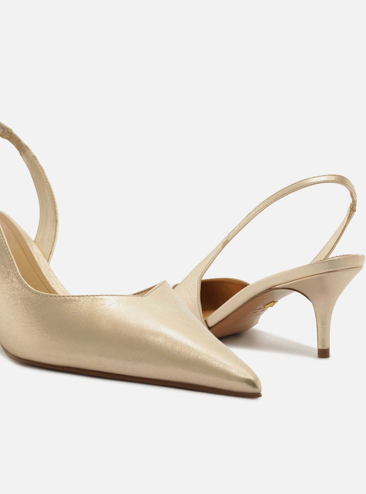 Scarpin Dourado Couro Salto Fino Slingback — foto 4