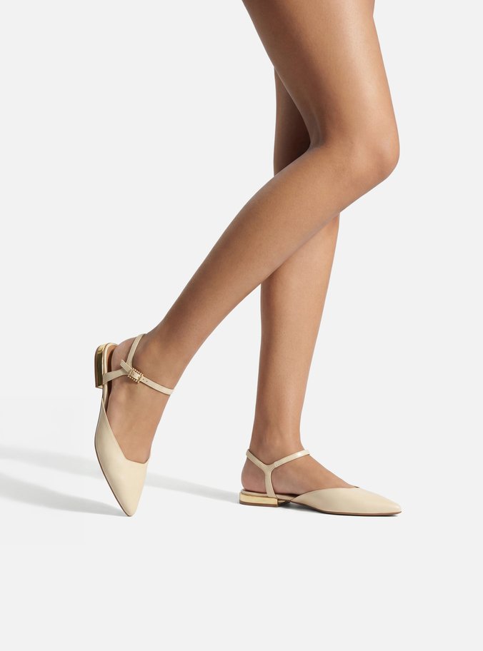 Sapatilha Off-White Couro Bico Fino