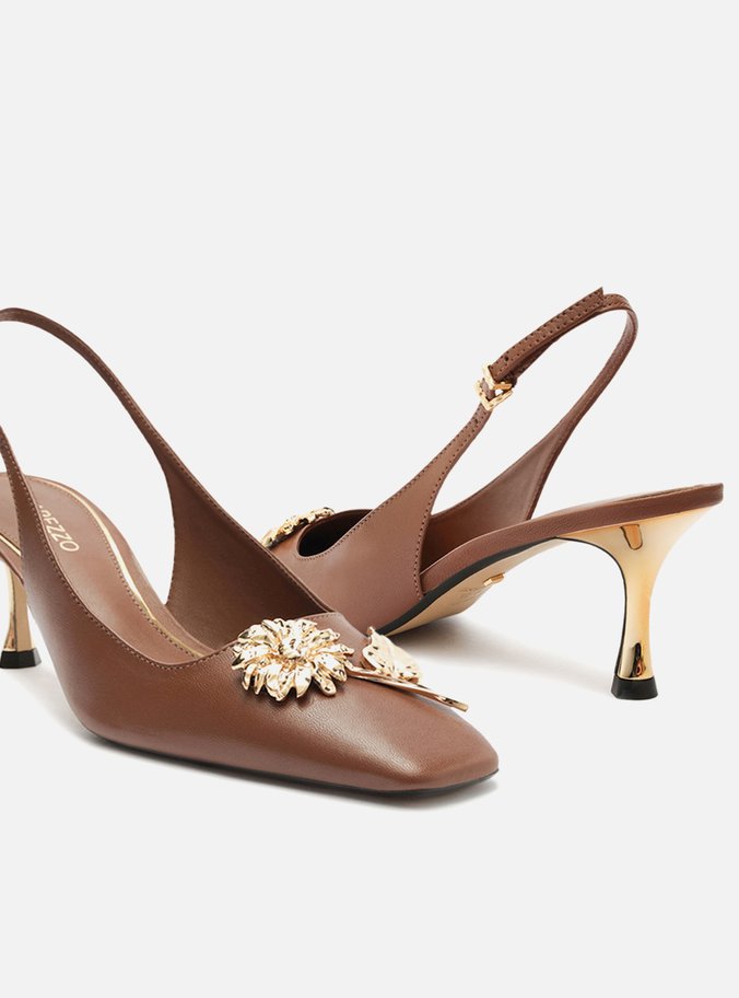 Scarpin Marrom Couro Bico Quadrado Slingback Flor
