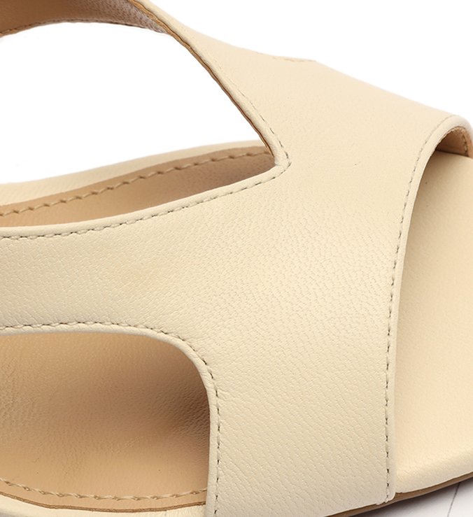 Sandália Off-White Couro Salto Médio Slingback