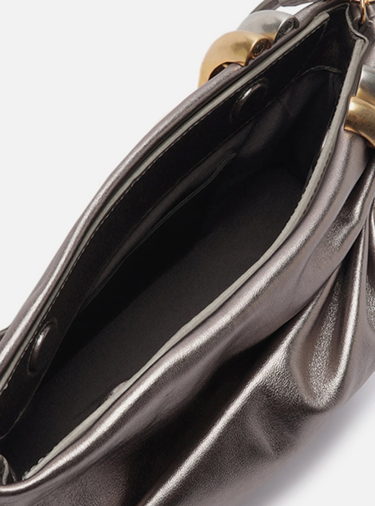 Bolsa Clutch Prateada Couro Média Soft Metais — foto 4