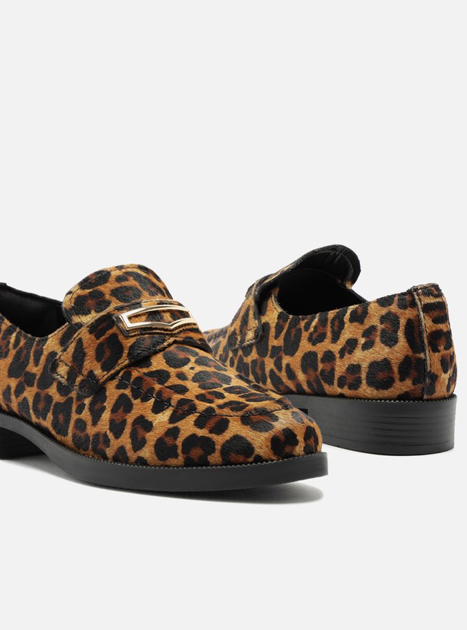 Mocassim Animal Print Bico Redondo Retrô Metal