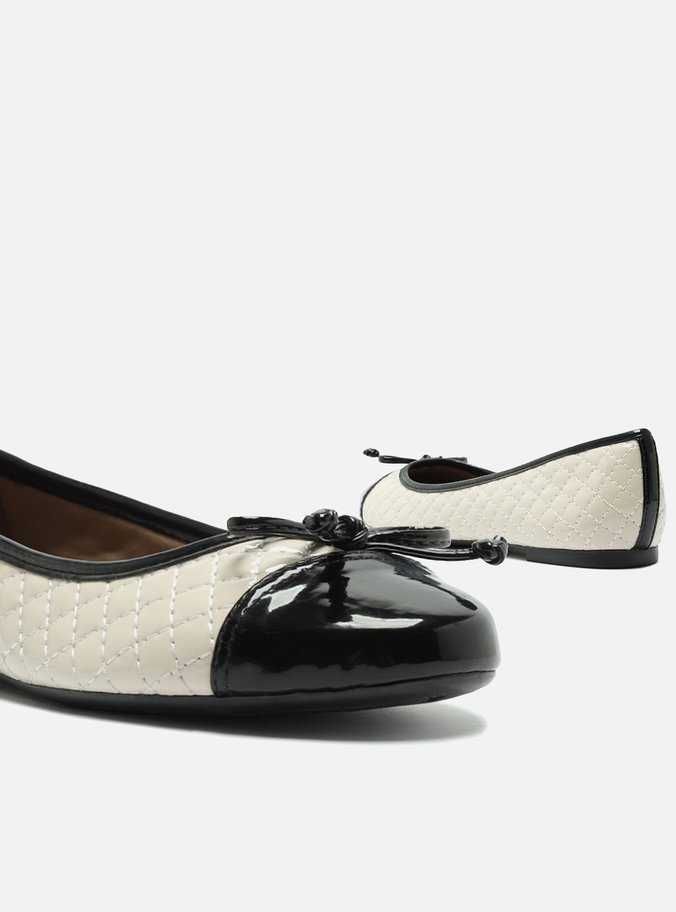 Sapatilha Classic Off-White e Preta