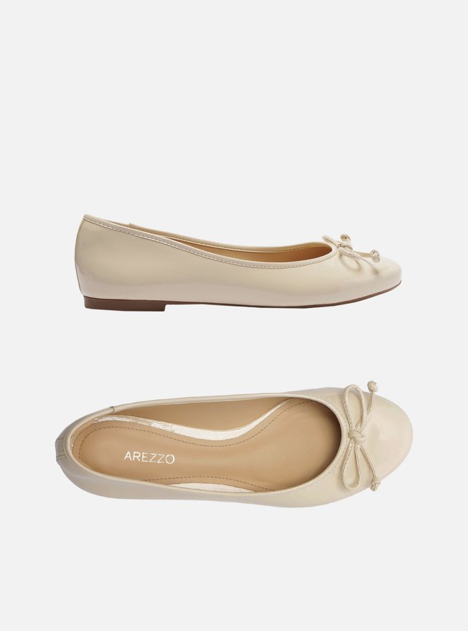 Sapatilha Off-White Verniz Bico Redondo Básica