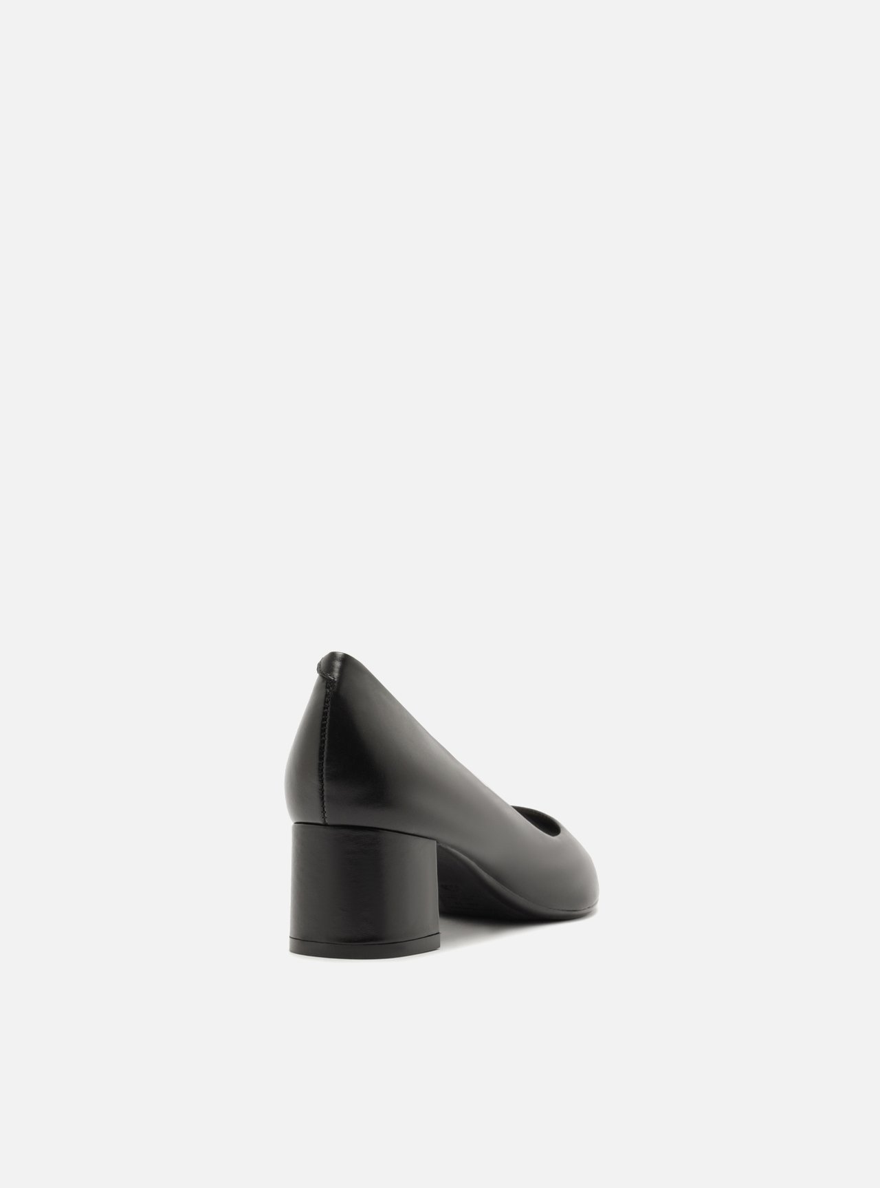 Scarpin Preto Couro Salto Baixo Bloco City — foto 3