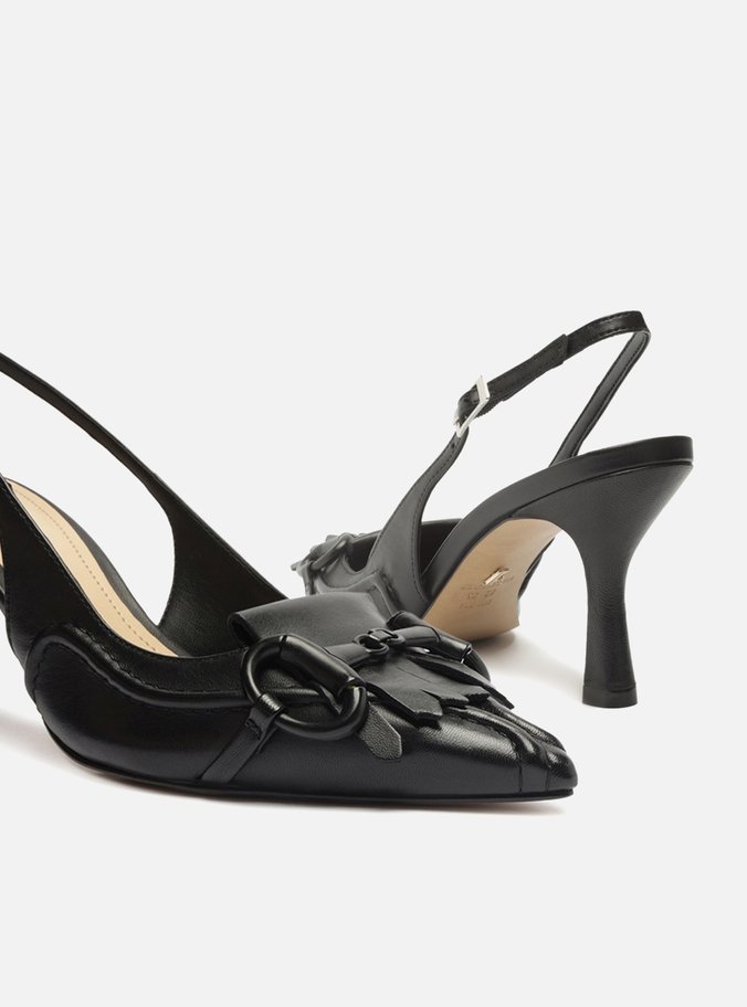 Scarpin Preto Couro Bico Fino Slingback Barbicacho