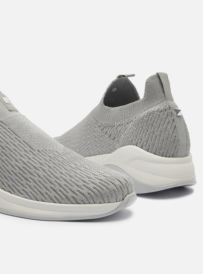 Tênis Slip On Prata Knit Bico Redondo Básico
