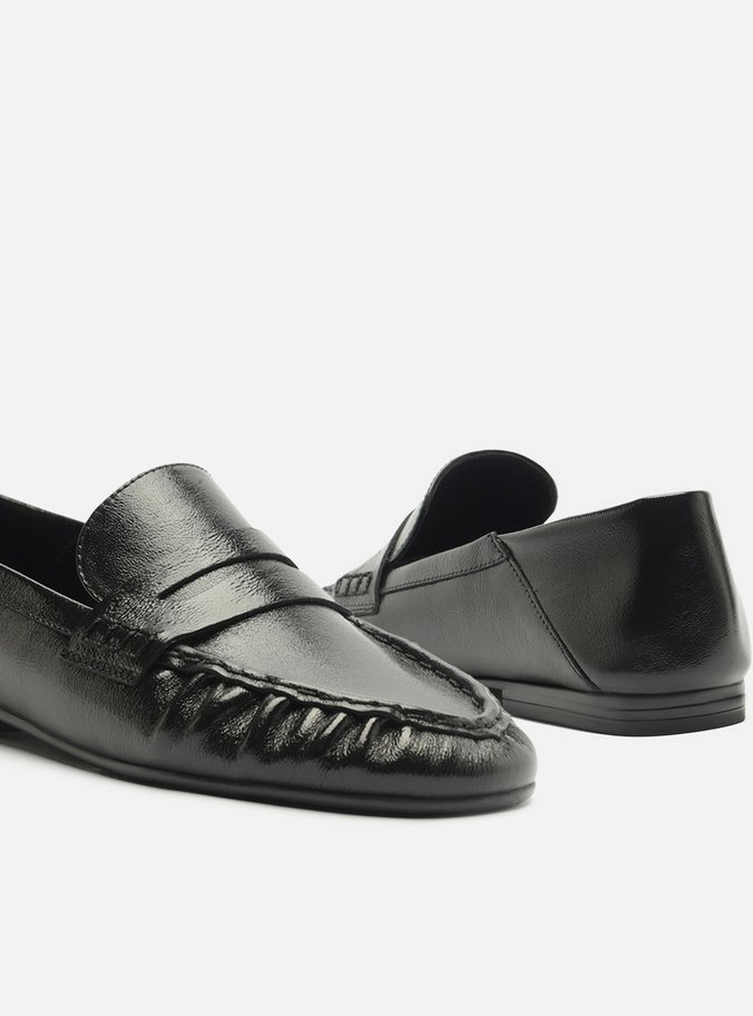 Mocassim Preto Couro Franzido Tira