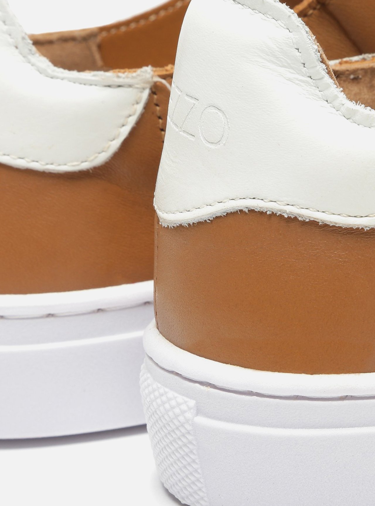 Tenis branco com marrom sales