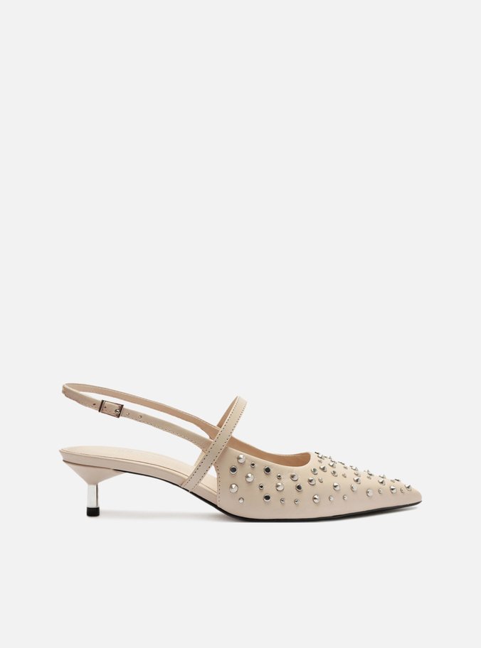 Scarpin Nude Couro Salto Kitten Slingback Tachas