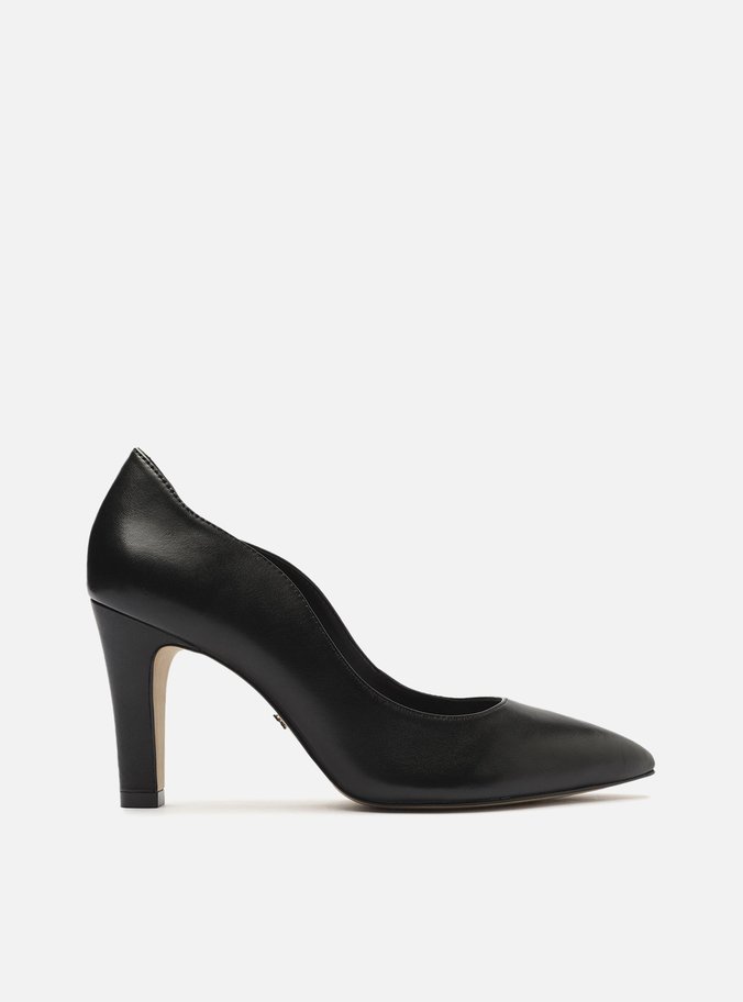 Scarpin Preto Couro Bico Fino Curvas