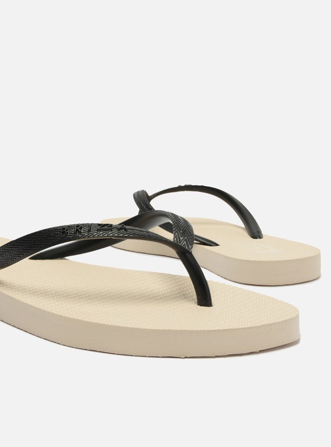Kit Chinelo de Dedo Branco e Preto e Pouch