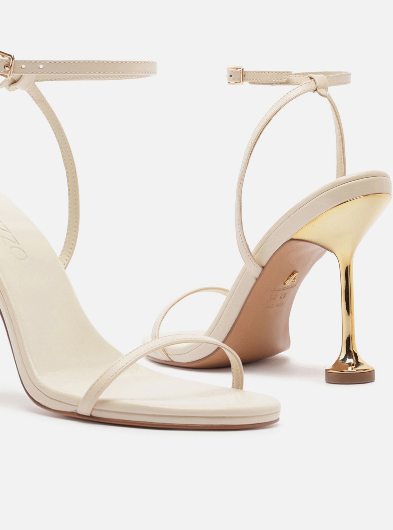 Sandália Off White Couro Salto Alto Taça Dourado — foto 4
