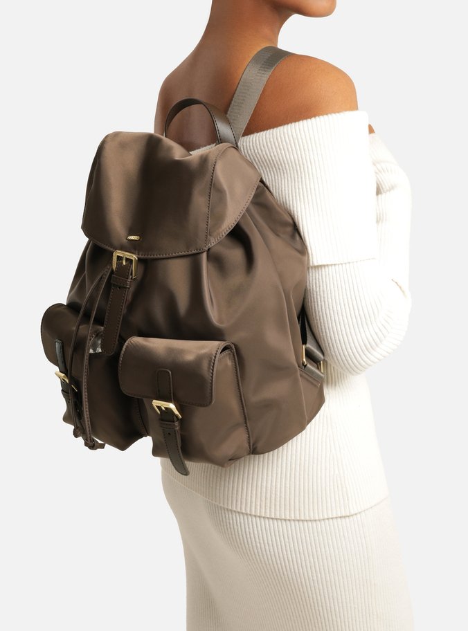 Mochila Marrom Nylon Média Bolsos