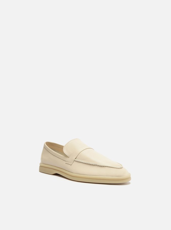 Mocassim Off-White Couro Tira Detalhe