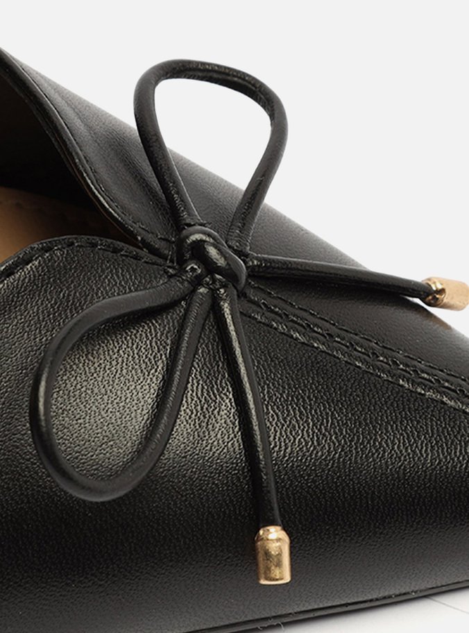 Scarpin Preto Couro Salto Médio Fino Laço