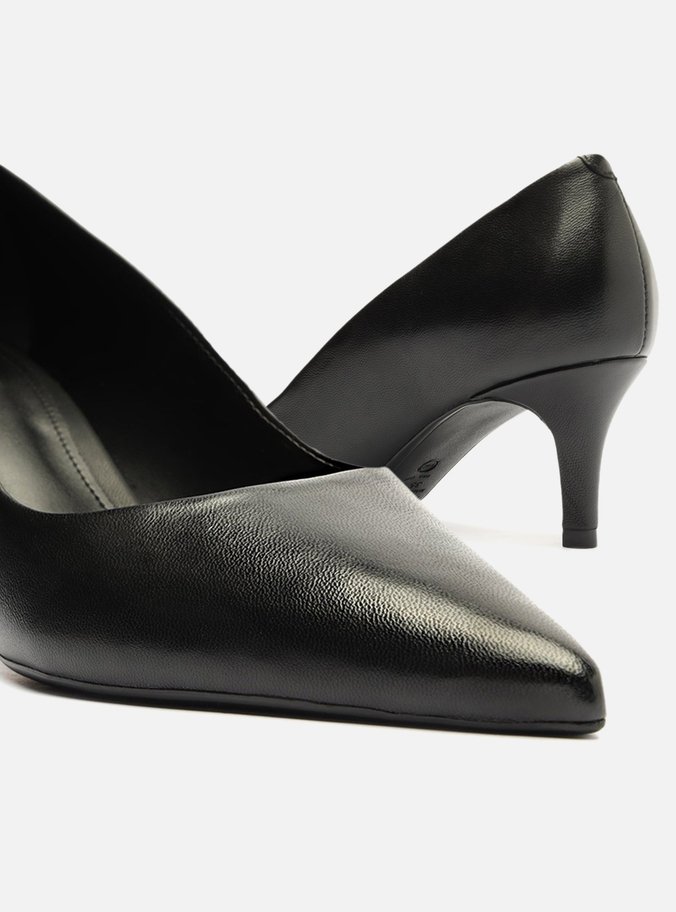 Scarpin Preto Couro Salto Baixo Fino Bico Fino