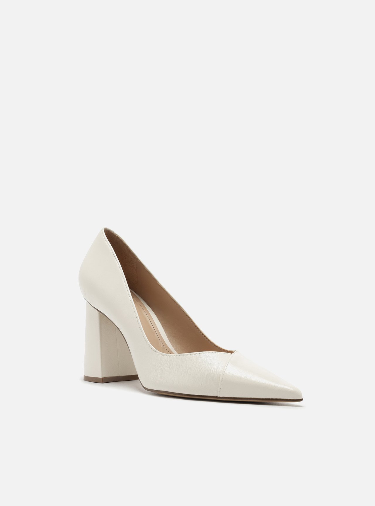 Scarpin Off White Couro Salto Bloco Laqueado — foto 2