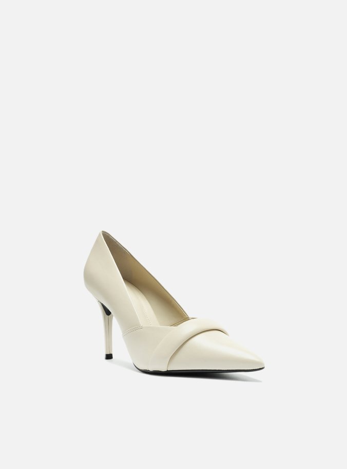 Scarpin Off-White Bico Fino