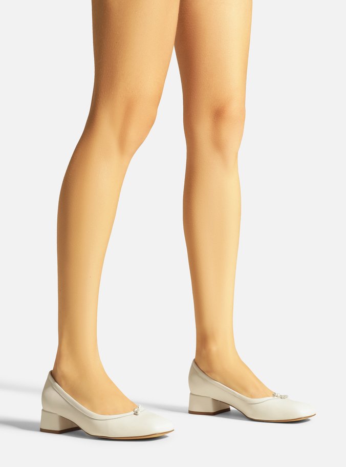 Scarpin Branco Couro Salto Bloco Detalhe