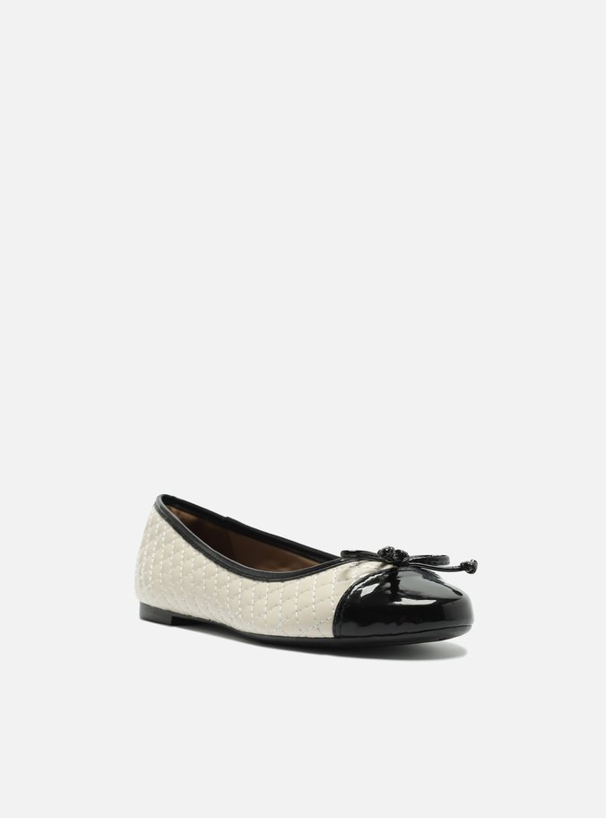 Sapatilha Classic Off-White e Preta