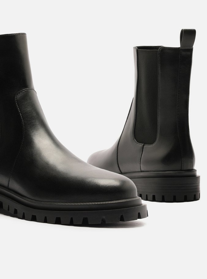 Bota Preta Couro Cano Curto Tratorada Elástico