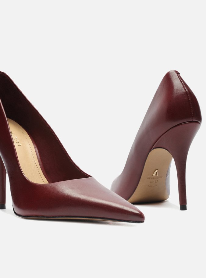 Scarpin Vermelho Couro Salto Fino Bico Fino