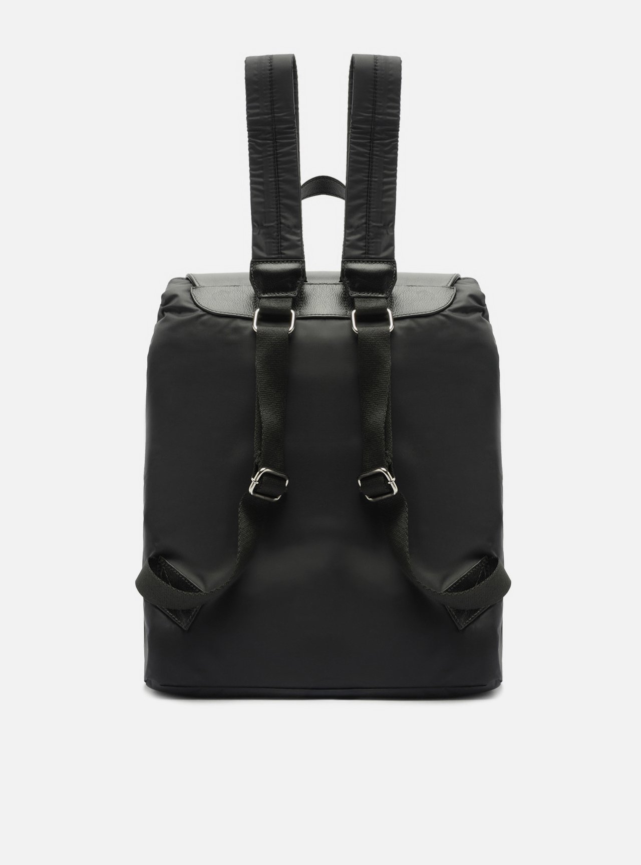 Bolsa Mochila Preta Couro Trança Metais Fila — foto 3