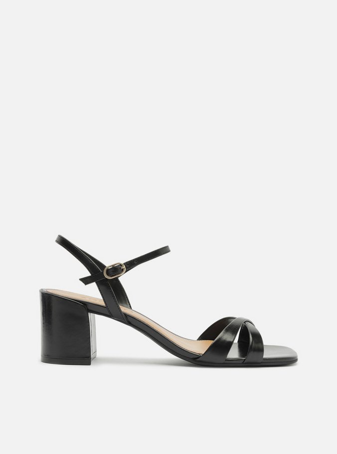 Sandália Preta Couro Salto Bloco Tiras