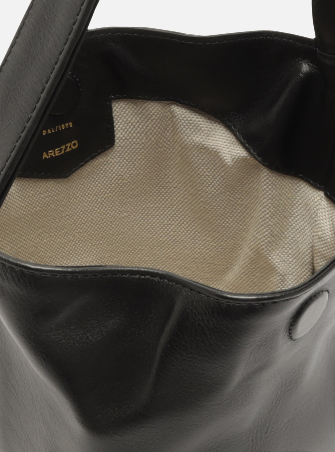 Bolsa Bucket Preta Pequena Alça Larga Couro Metais — foto 4