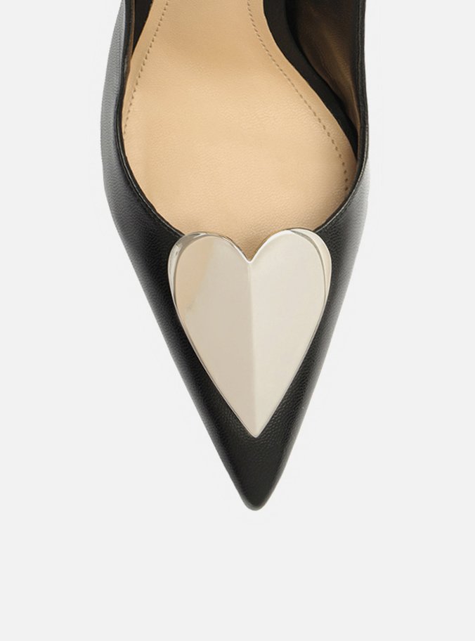 Scarpin Preto Couro Slingback Coração Metal