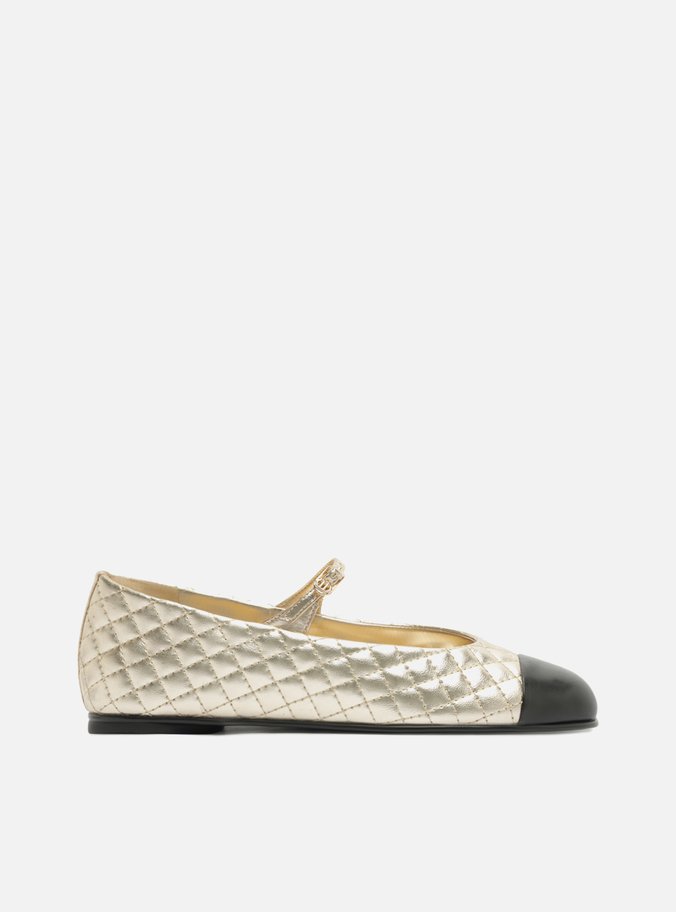 Sapatilha Branca Cap Toe Bico Redondo Fivela Matelassê