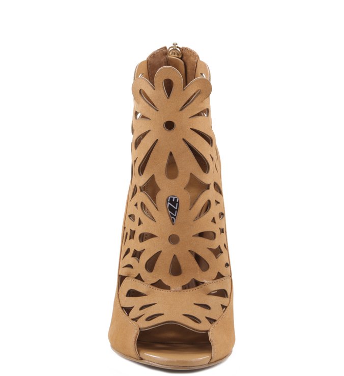 Peep-toe Abotinado Recortes Palha