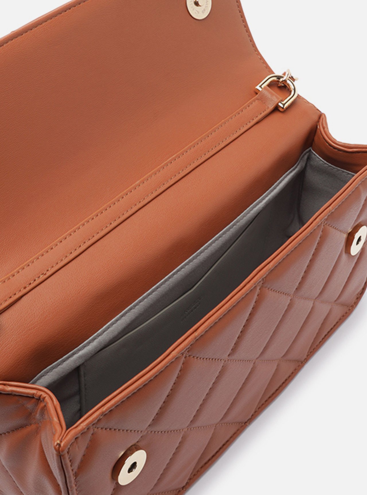 Bolsa Tiracolo Marrom Média Matelassê Corrente — foto 4