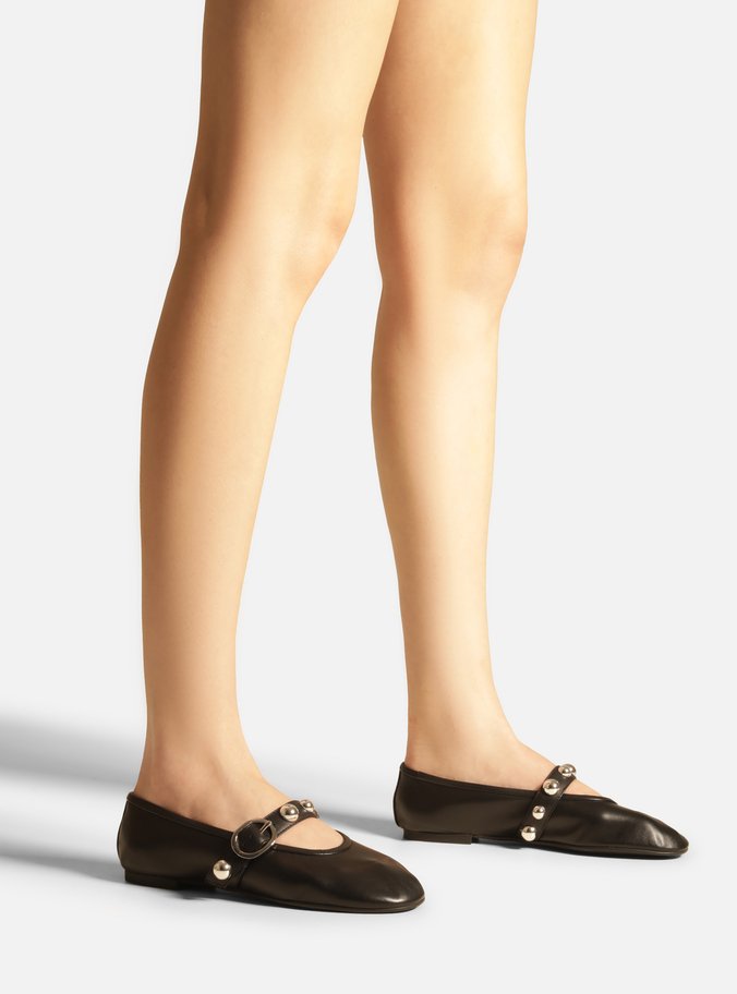 Sapatilha Preta Couro Tira Studs