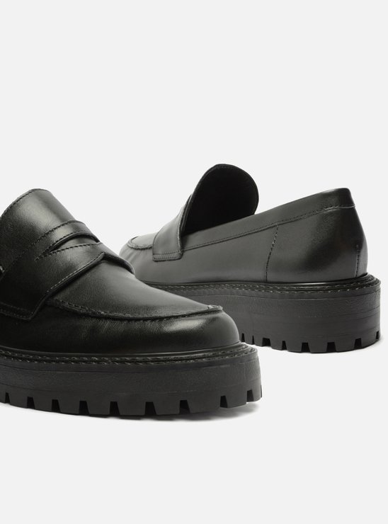 Mocassim Preto Couro Bico Redondo Tratorado