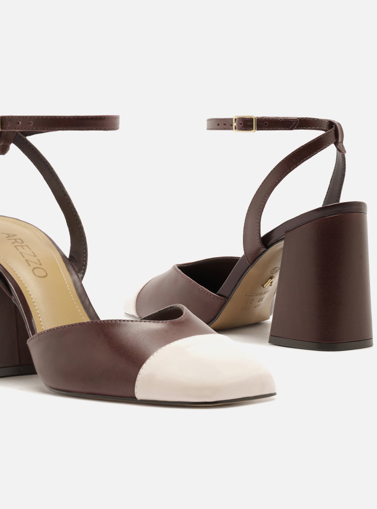 Scarpin Bordô Fivela Cap Toe Branco — foto 4