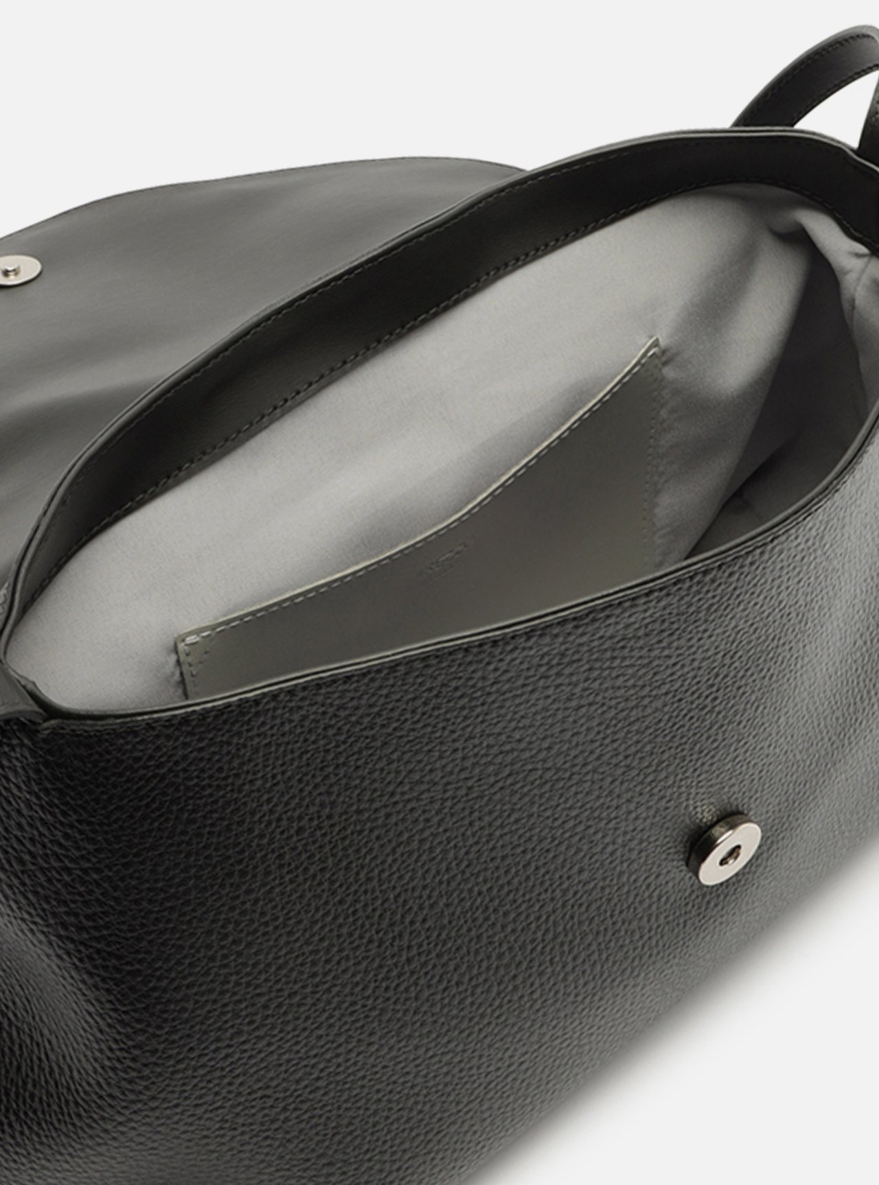Bolsa Tiracolo Preta Média Granulada Metais Dourados — foto 4