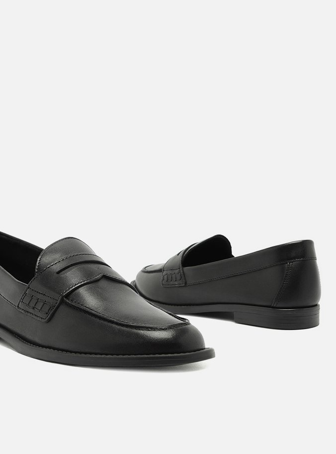 Mocassim Preto Couro Bico Redondo Tira