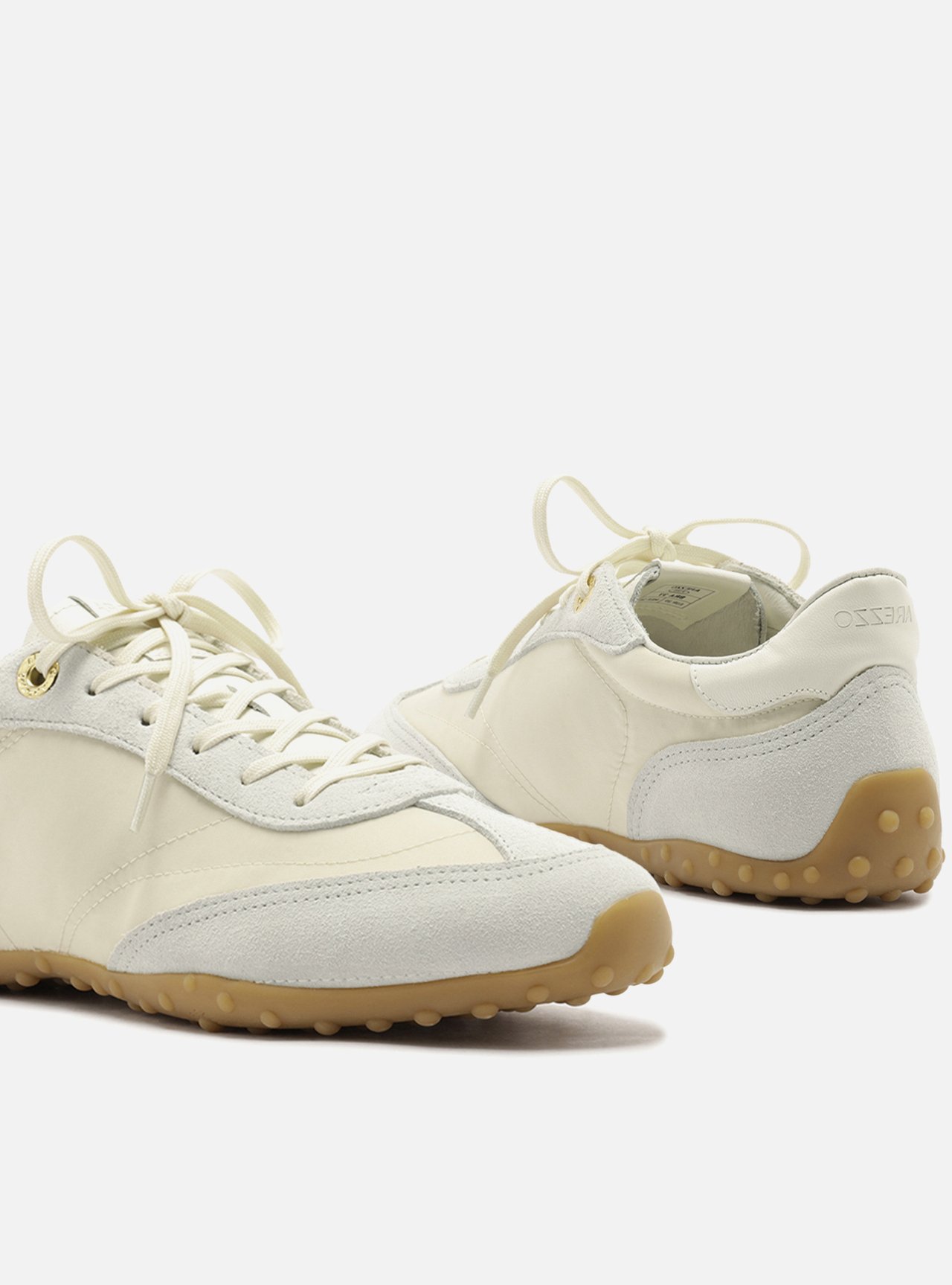 Tênis Off White Acamurçado Solado Esportivo — foto 4