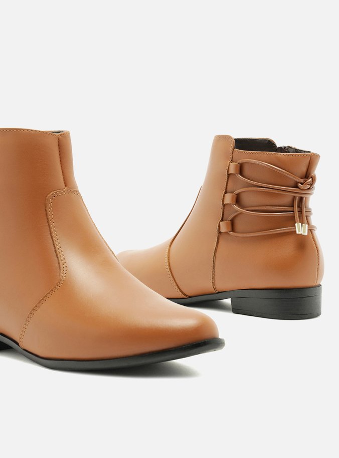 Bota Marrom Couro Cano Curto Tira Transpassada