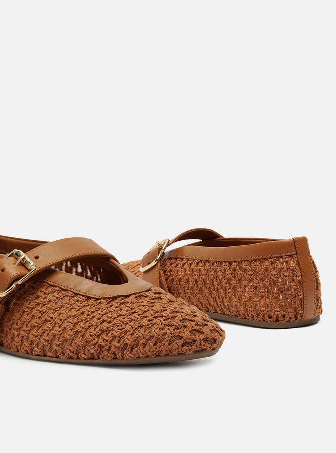 Sapatilha Bordada Marrom Fivela