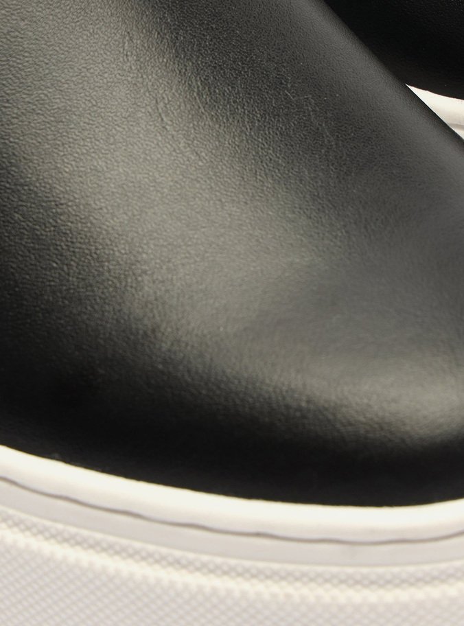Slip On Preto Couro Flatform Básico