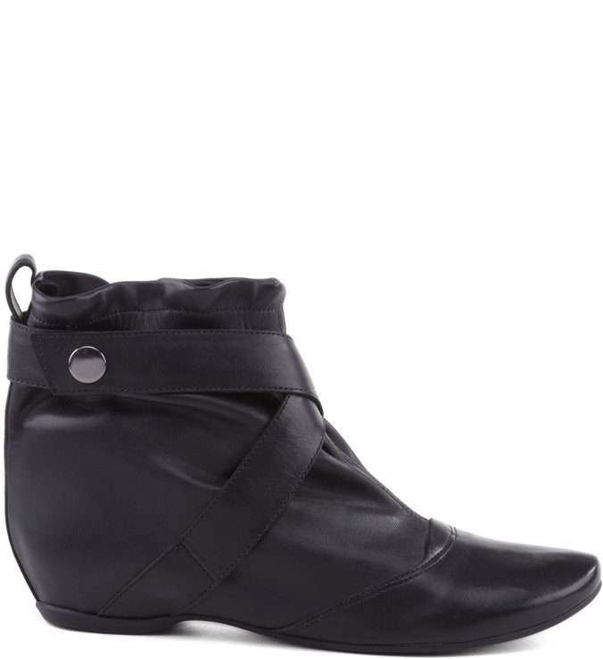 Bota Classic Comfort Preta